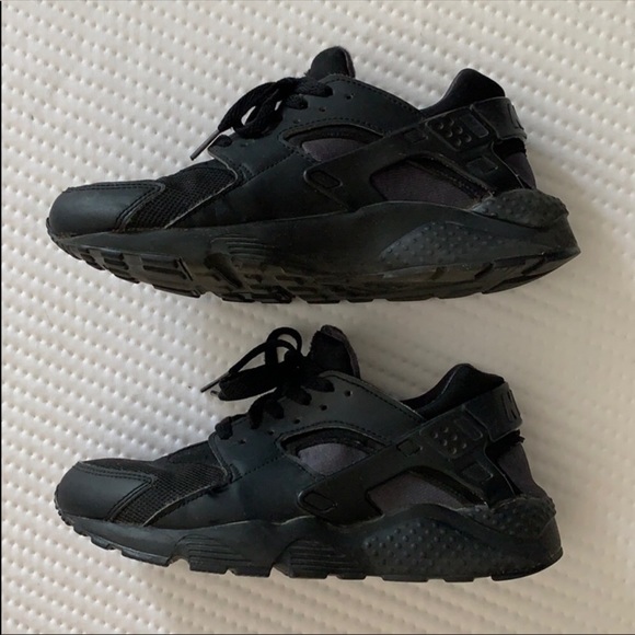 Black Nike Huarache Youth Sneakers 6.5 - Picture 2 of 3